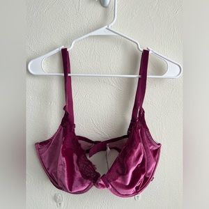 NWOT Victoria’s secret “Unlined Demi” bra